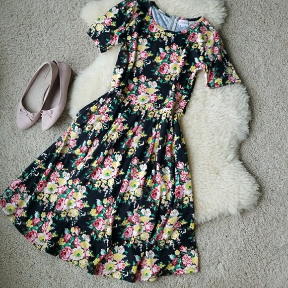 LuLaRoe Dresses & Skirts - 🦄 LuLaRoe Amelia Vintage Roses Dress